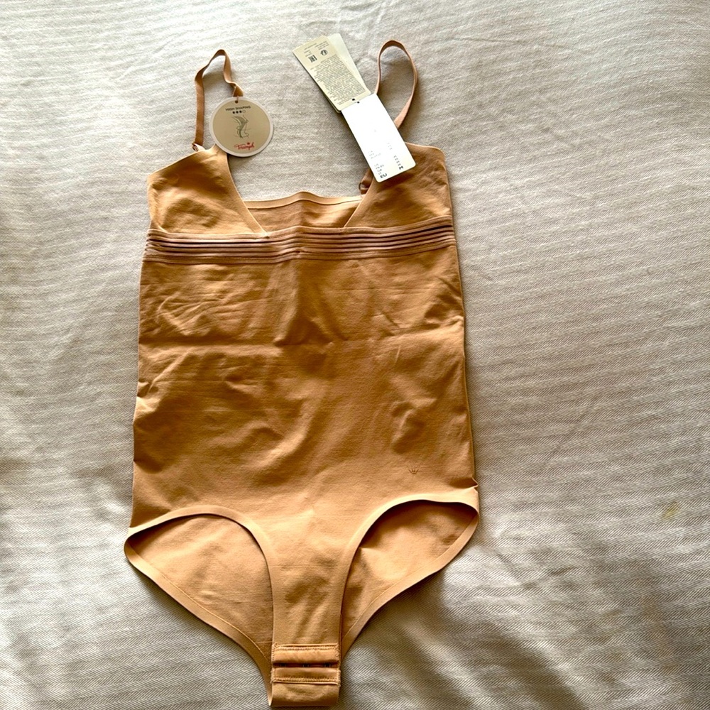 Brand new , never worn Triumph shape wear. Size M.